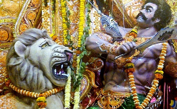 COMMENT LA DÉESSE DURGA A ATTAQUÉ LE DÉMON DURGASURA ?