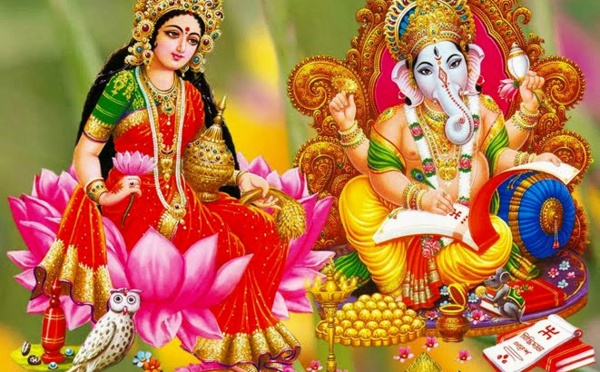 POURQUOI LAKSHMI ET GANESH SONT-ILS VÉNÉRÉS ENSEMBLE ?
