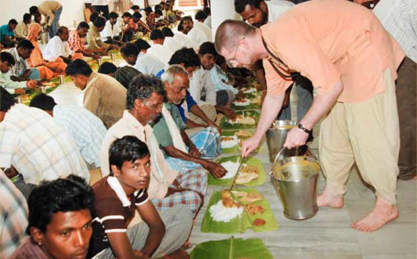 ANNADANAM : IMPORTANCE DU DON DE NOURRITURE DANS LA RELIGION HINDOUE