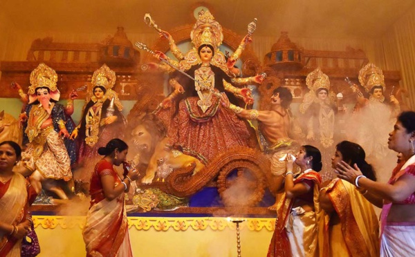 POURQUOI MONTRE-T-ON DURGA SUR UN LION OU TIGRE ?