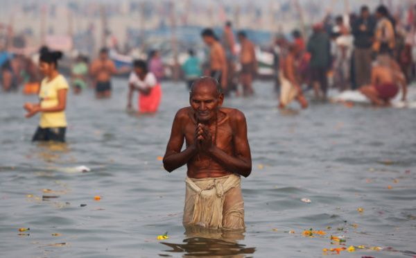 IMPORTANCE DE SE BAIGNER DANS LE GANGE À VARANASI