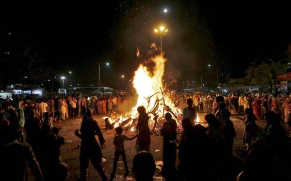 HISTOIRE HOLIKA DAHAN : ALLUMER UN FEU LA NUIT DU HOLI