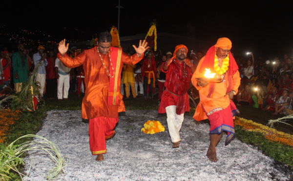 MARCHE SUR LE FEU 2019 À LA CHAPELLE KARLY PRIMAT DE SAINT-DENIS 