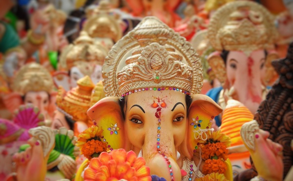 RAISONS POUR LESQUELLES NOUS VÉNÉRONS GANESHA EN PREMIER