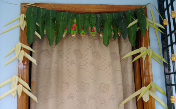 TORANAM POUR LA PORTE : SYMBOLES ET SIGNIFICATIONS