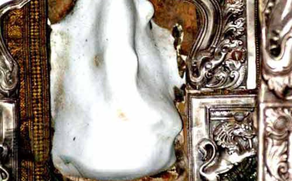 ANCIEN TEMPLE BLANC DE GANESH : MURTI FABRIQUÉ À PARTIR DE LA FORME DE LA MER