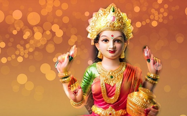 CHANTEZ 8 NOMS DE LA DEESSE LAKSHMI POUR LE TRAVAIL 