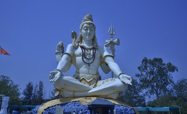 POURQUOI LE SEIGNEUR SHIVA EST-IL LE DIEU LE PLUS BIENVEILLANT