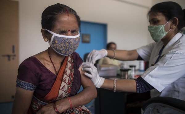 CORONAVIRUS : L'INDE OUVRE LA VACCINATION À TOUS GRATUITEMENT APRÈS UN NOMBRE RECORD ENREGISTRÉS