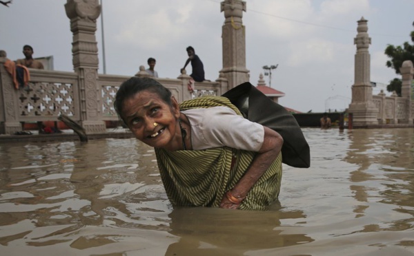 INDE : DES MILLIERS DE PERSONNES ÉVACUÉES DE LEURS VILLAGES INONDÉS PAR LE GANGE