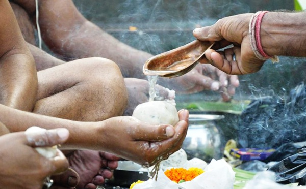 ZOOM SUR MAHALAYA AMAVASYA : HOMMAGE AUX ANCÊTRES