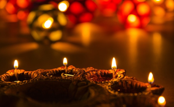 POURQUOI DEEPAVALI S'APPELLE LA FÊTE DES LUMIÈRES ?