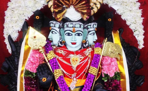 COMMENT OBSERVER LE VAIKASI VISAKAM CAVADEE ?