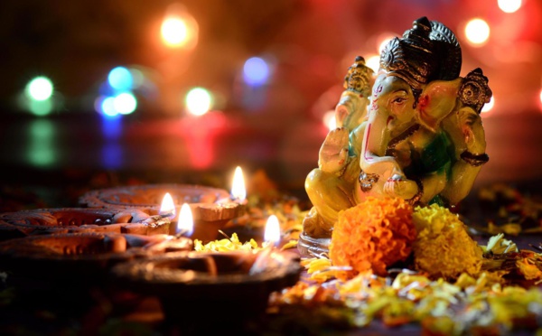 COMMENT EFFECTUER LAKSHMI PUJA À LA MAISON PENDANT DEEPAVALI ?