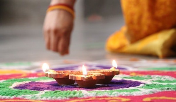 PUJA ET PRIÈRES SIMPLE ET FACILES : COMMENT FAIRE OU OBSERVER DEEPAVALI ?