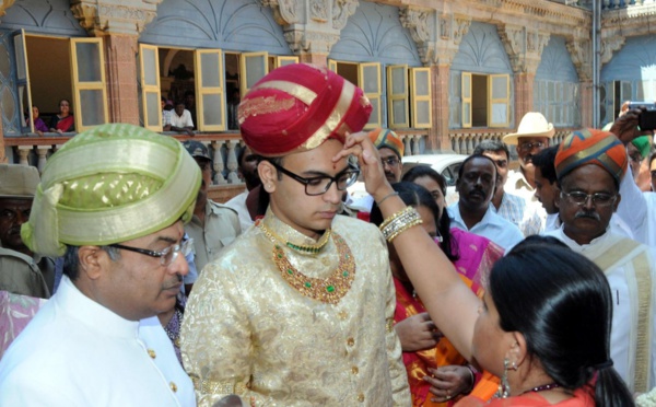 A 23 ans, Yaduveer Krishnadatta Chamaraja Wodeyar est tout juste diplômé et déjà maharadja