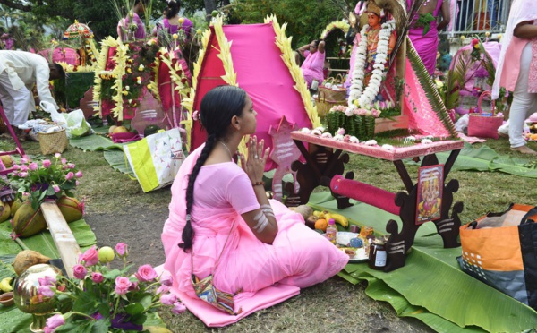 La communauté tamoule perpétue ses rites ancestraux : Le Taï Poussam Cavadee à la Réunion