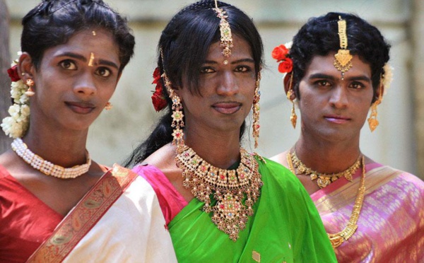 LES HIJRAS, UN CORPS D'HOMME DANS UNE ÂME DE FEMME