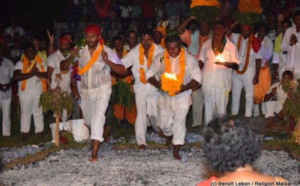 MARCHE SUR LE FEU CHEZ LA FAMILLE MOUTAYE À TERRE-SAINTE 2016