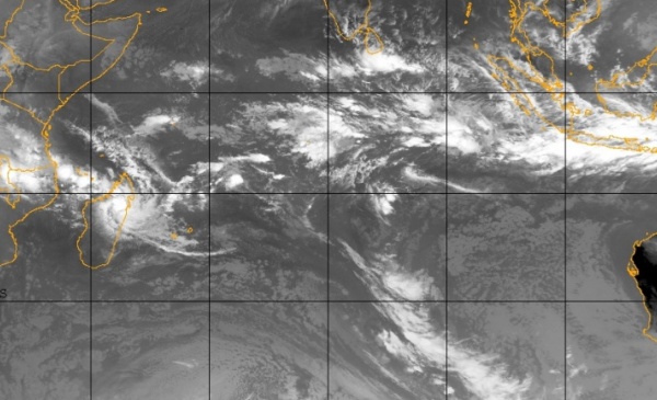 Deux systèmes dépressionnaires près de la Réunion