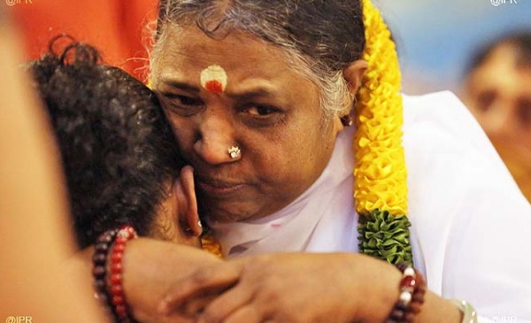 AMRITANANDAMAYI (AMMA) À L'ÎLE DE LA RÉUNION DU 20 AU 23 AVRIL 2016