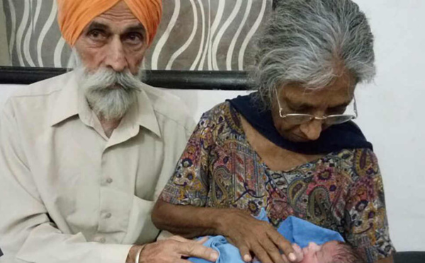 Inde: une femme de 70 ans donne naissance à son premier enfant