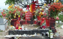 Une soixantaine de photos retrouvées sur la tombe de Sitarane
