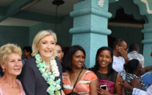 Marine Le Pen partage un repas dans un temple tamoul