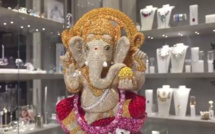 GANESH SWAROVSKI : ORNÉ DE 45 000 CRISTAUX