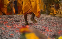 LES MARCHES SUR LE FEU À VENIR  LES MARCHES SUR LE FEU À VENIR