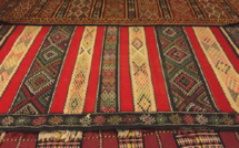 PLACE DES TAPIS DANS LA PUJA OU CULTE