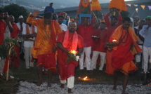 MARCHE SUR LE FEU 2018 AU TEMPLE KARLY PRIMAT DE SAINT-DENIS 