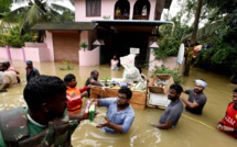 INONDATION : PLUS DE 400 MORTS DANS LE KERALA, OÙ LA DÉCRUE COMMENCE