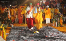 MARCHE SUR LE FEU EN L'HONNEUR DE LA DÉESSE PANDIALE AU TEMPLE PANDIALE PRIMAT 