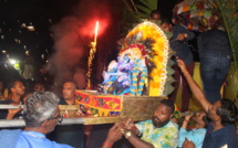 11EME FÊTE DÉDIÉE AU SEIGNEUR KRISHNA POUR LA MARCHE SUR LE FEU AU TEMPLE PANDIALE PRIMAT 