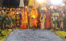 MARCHE SUR LE FEU AU TEMPLE PANDIALE PRIMAT À ST-DENIS