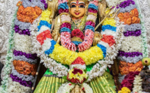 SRI KARUMARIAMMAN : AMBIGAI QUI A BÉNI LE SOLEIL