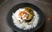 LENTILLES AU CURRY, ÉCHALOTES GRILLÉES ET YAOURT 