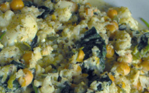 CURRY DE CHOU-FLEUR, POIS CHICHES ET ÉPINARDS 