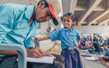 INDE : À NEW-DELHI, DES ÉCOLES DE FORTUNE S'IMPROVISENT SOUS LES PONTS 