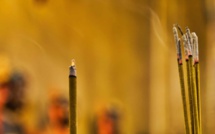 SAVOIR COMBIEN D'AGARBATTI ALLUMER PENDANT LA PÛJA  SAVOIR COMBIEN D'AGARBATTI ALLUMER PENDANT LA PÛJA