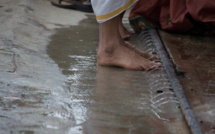 POURQUOI DEVRIONS-NOUS LAVER NOS PIEDS AVANT D'ENTRER DANS LE TEMPLE ?