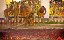 LE TEMPLE SRI MARIAMMAN DE SINGAPOUR : ENTRE ÉMOTION ET FERVEUR